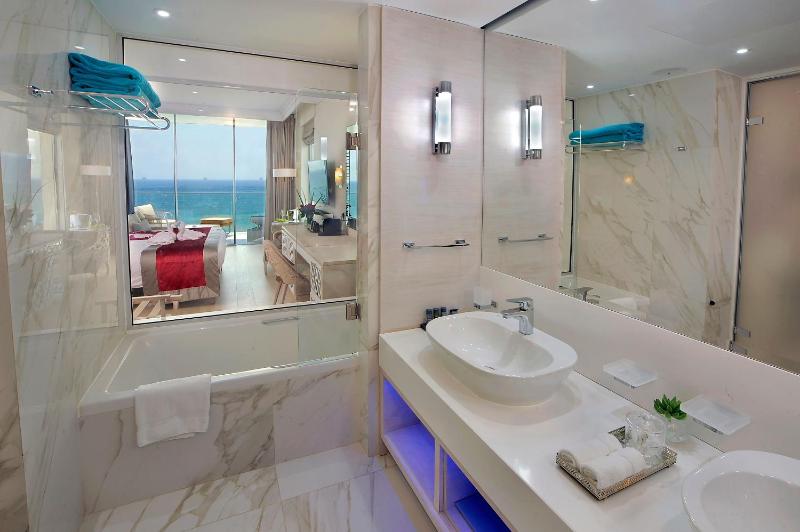 Honeymoon Suite image 4