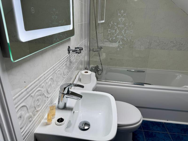 Triple Room image 2