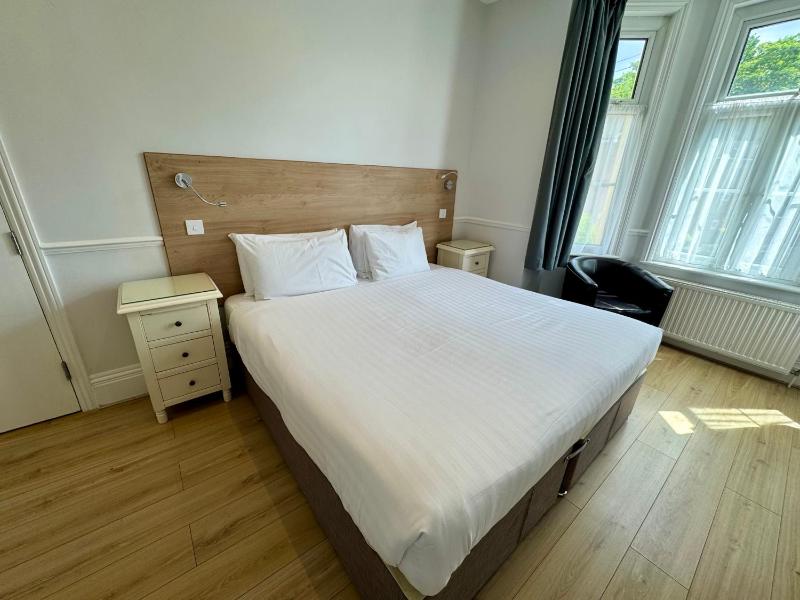 Superior Double or Twin Room image 2