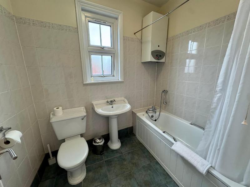 Single Room with Private External Bathroom image 3
