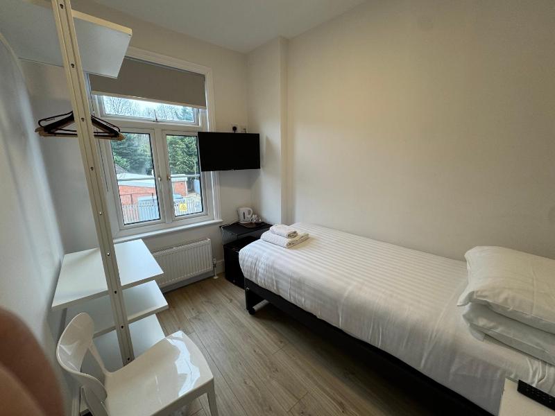 Single Room with Private External Bathroom image 4