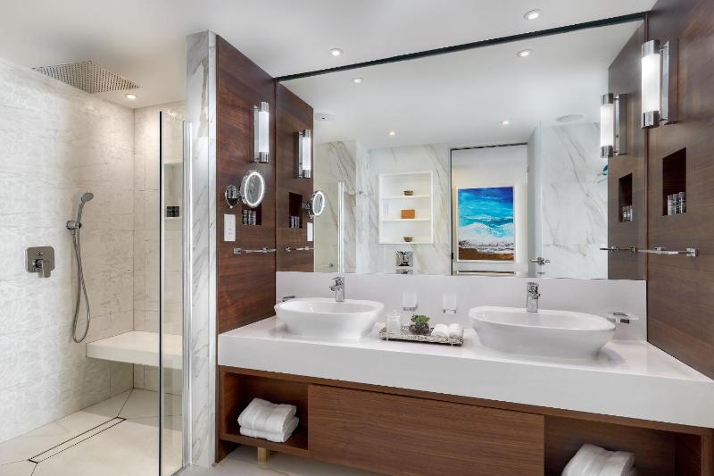 Junior Suite with Sea View image 4