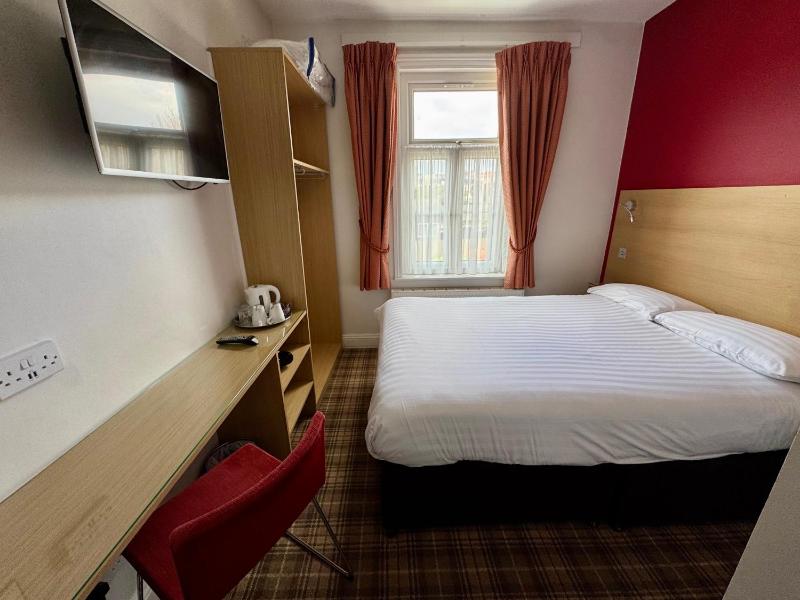 Standard Double Room image 4