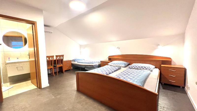 Comfort Triple Room with Shower image 1