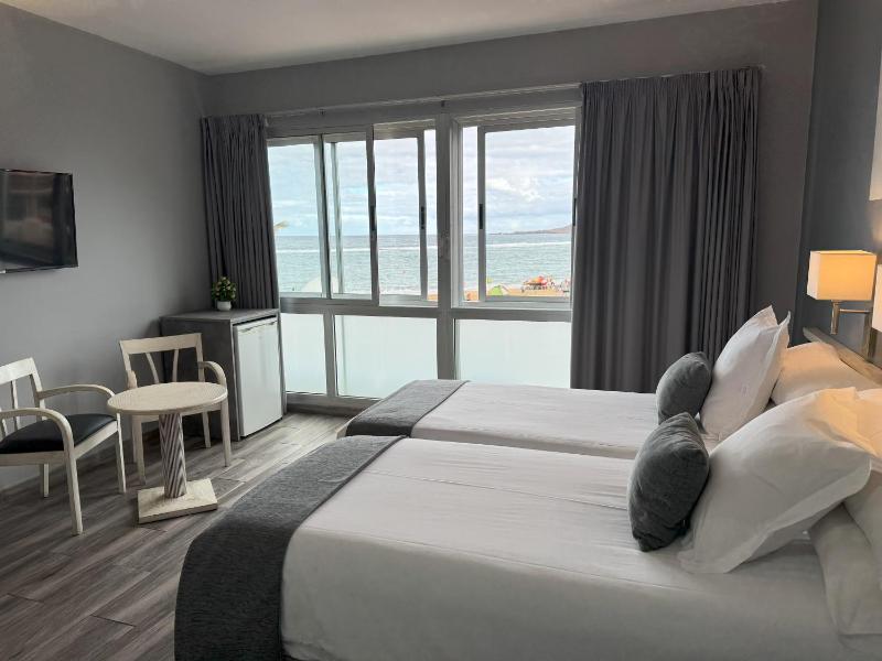 Studio with Sea View image 3