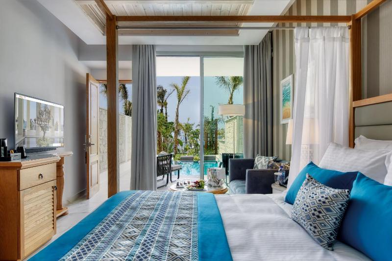 Superior Cabana with Private Pool & Sea View image 3