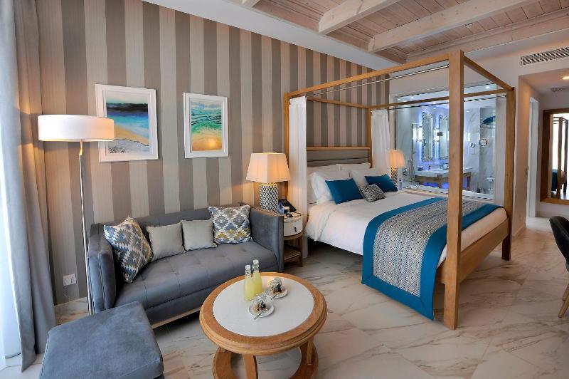 Superior Cabana with Private Pool & Sea View image 4