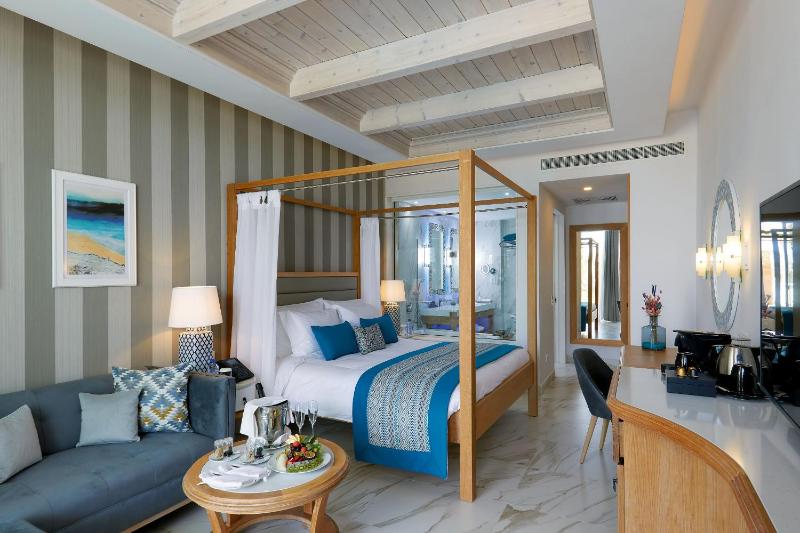 Superior Cabana with Private Garden & Sea View image 1
