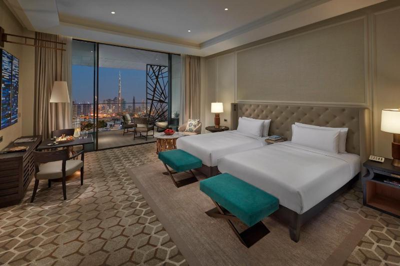 Deluxe Skyline View King Room image 3