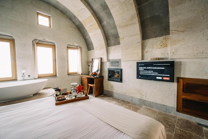 Junior Suite with View image 2