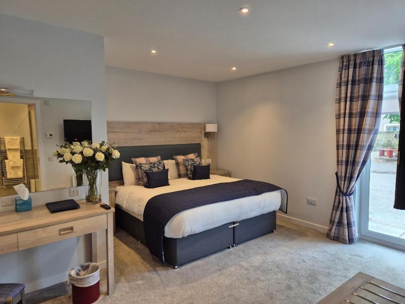 Twin Room image 4