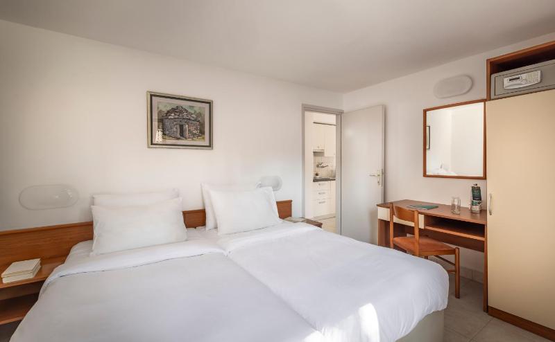 Standard One-Bedroom Apartment image 1