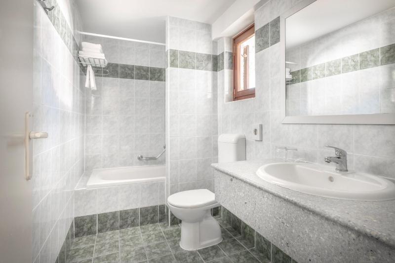 Standard One-Bedroom Apartment image 2