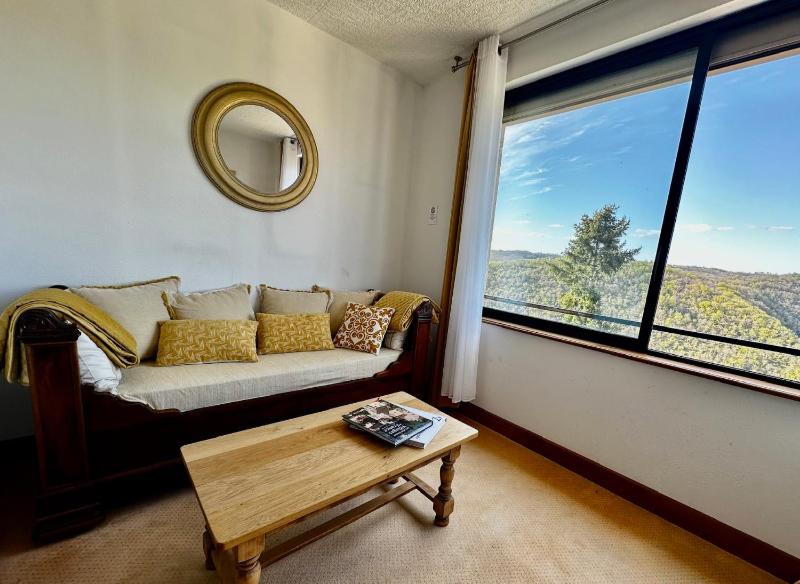 Queen Room with Garden View image 3