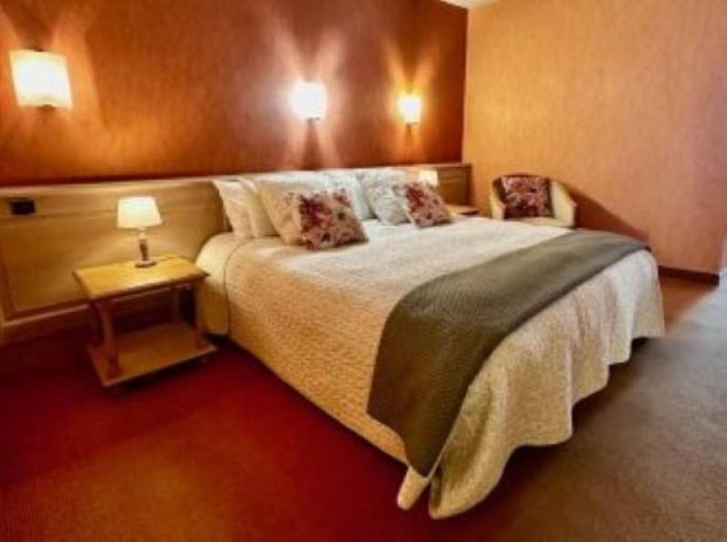 Double Room image 2