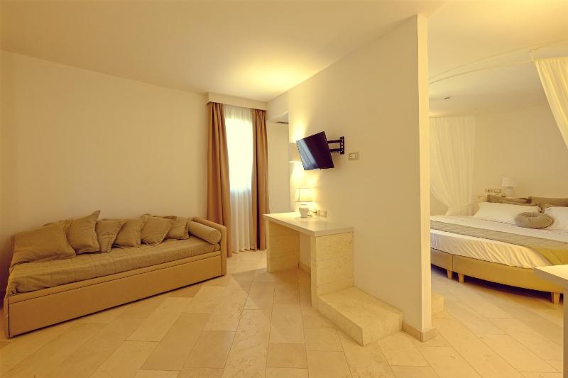 Junior Suite with Patio image 2