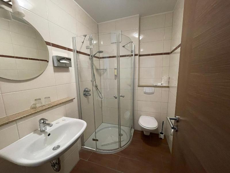 Standard Double Room image 4