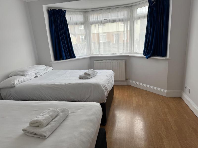 Two-Bedroom Deluxe Apartment image 4