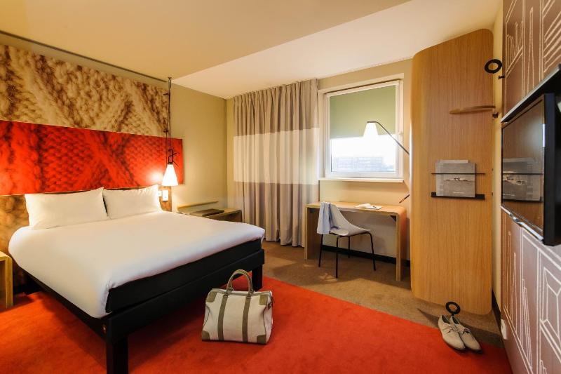 Standard Family Suite with Two Connecting Rooms image 3