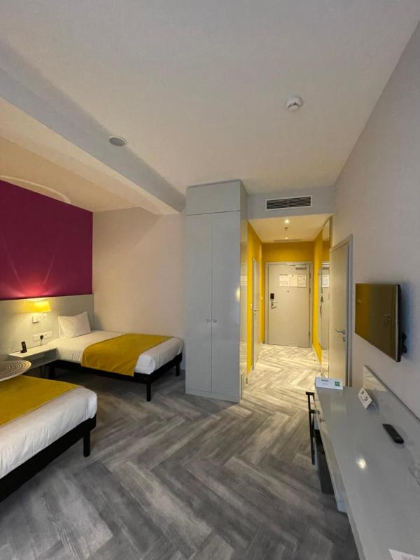 Room - Mobility Accessible  image 1