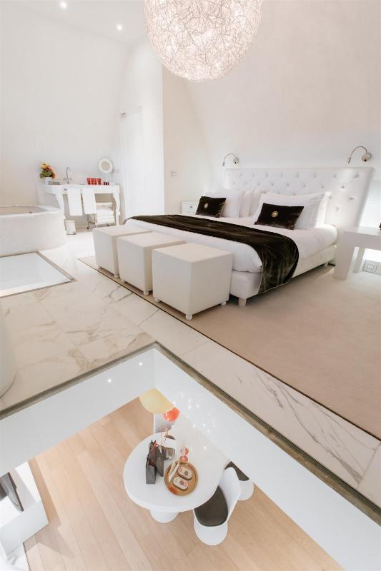 Duplex Suite - free spa access image 2