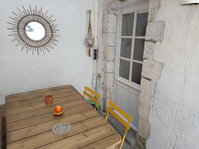 Maison de pêcheur rénovée avec cour proche du port - image 9