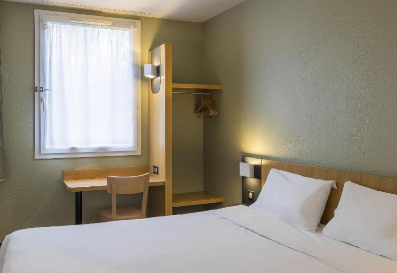 Double Room image 1