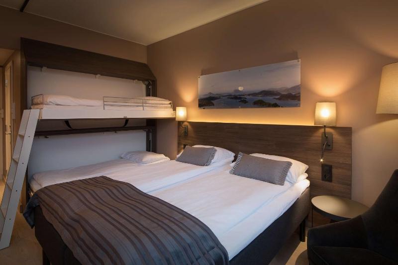 Twin Room image 1