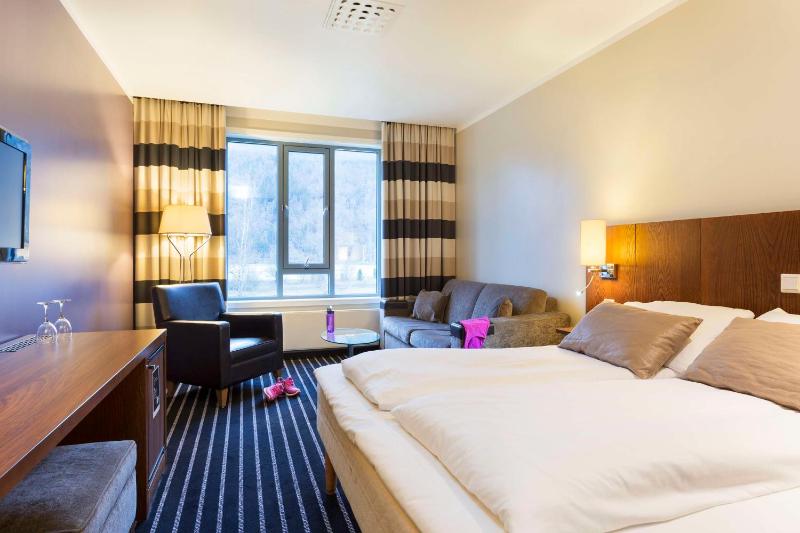 Superior Twin Room image 1