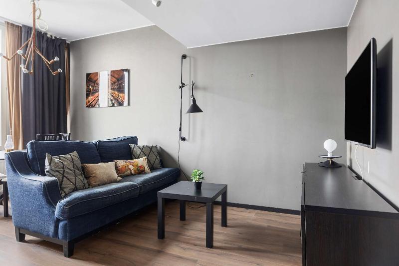 King Suite - Non-Smoking image 3