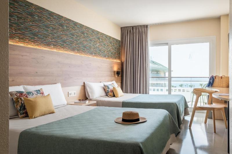 Standard Triple Room image 3