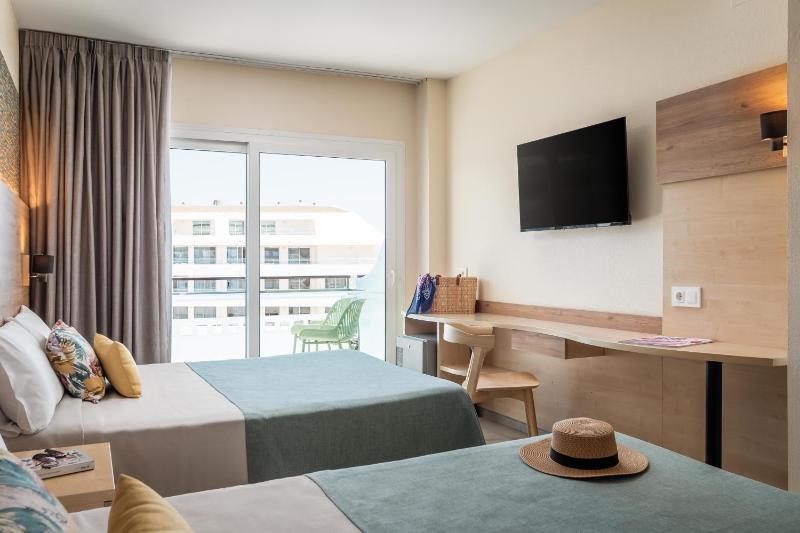 Standard Triple Room image 3