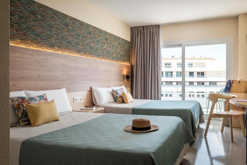 Standard Triple Room image 4