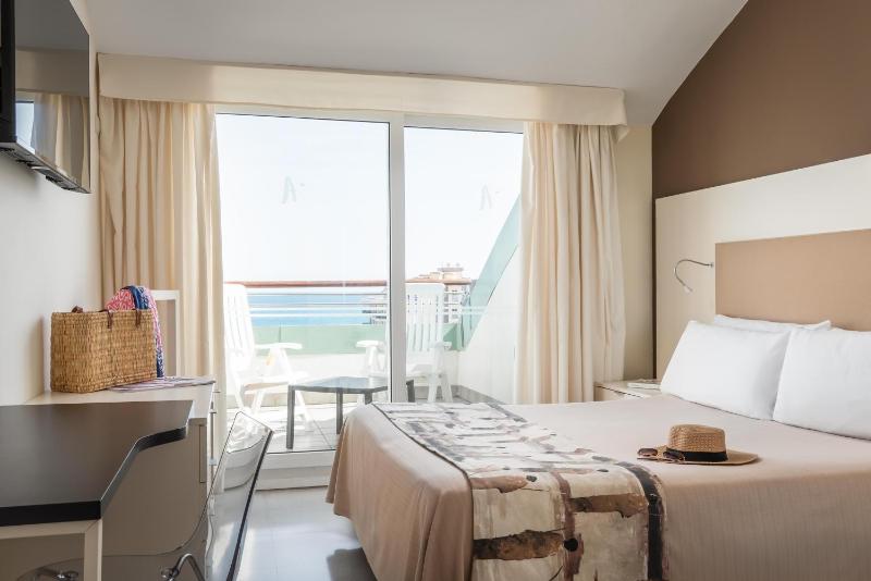 Premium Double Room image 3