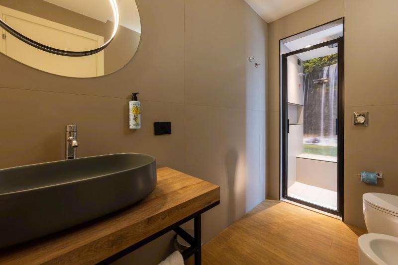 Junior Suite with Terrace image 3