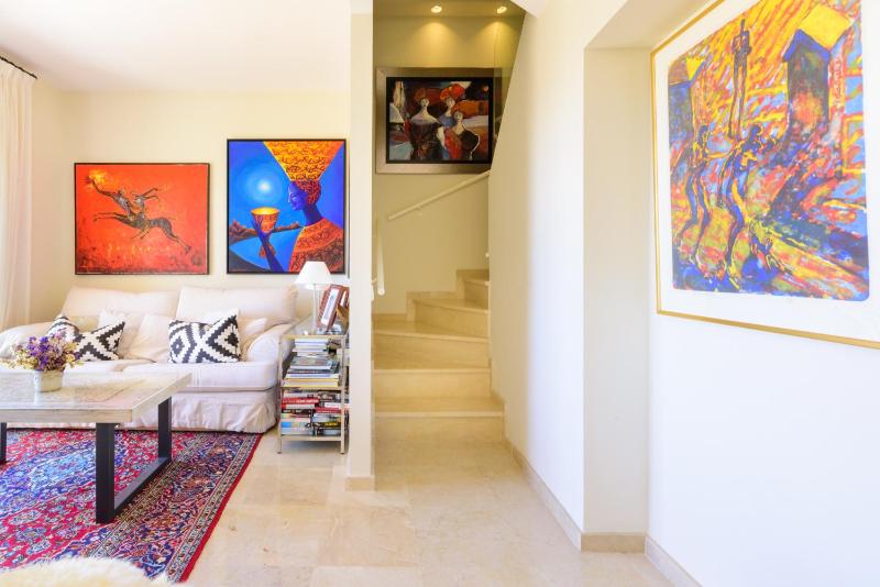 Elviria Hills Penthouse - Idyllic Golf & Sea View Oasis in Marbella - image 7