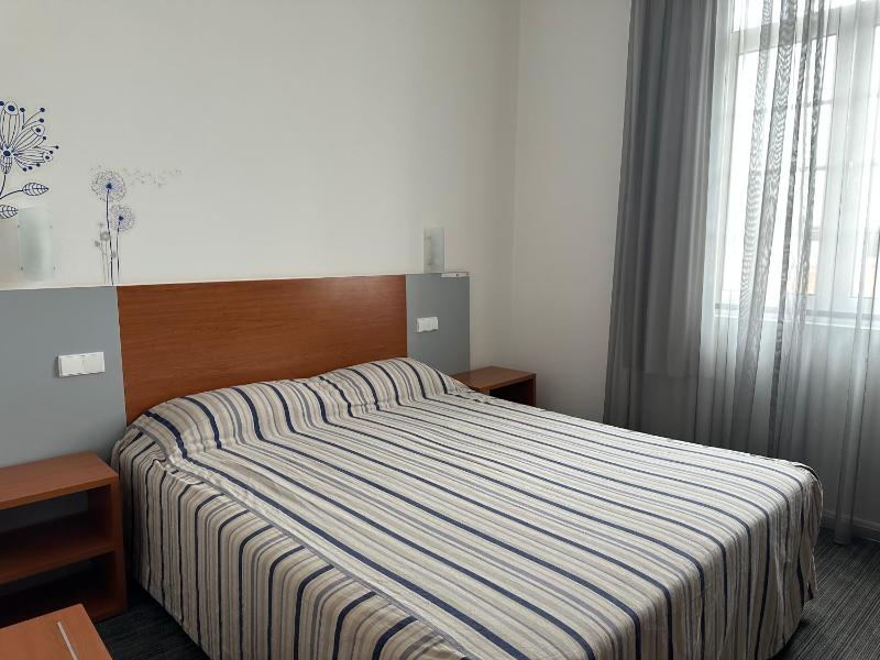 Double or Twin Room image 4