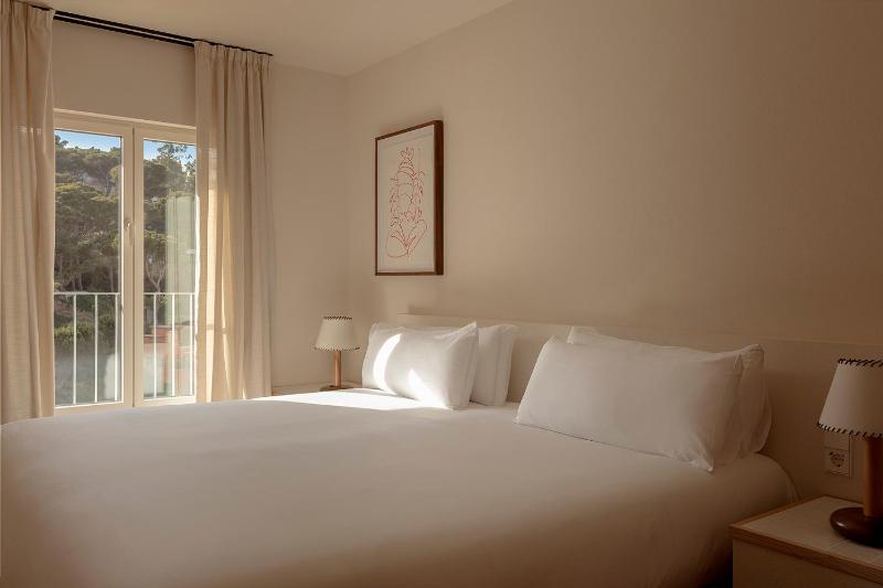 Standard Double Room image 2