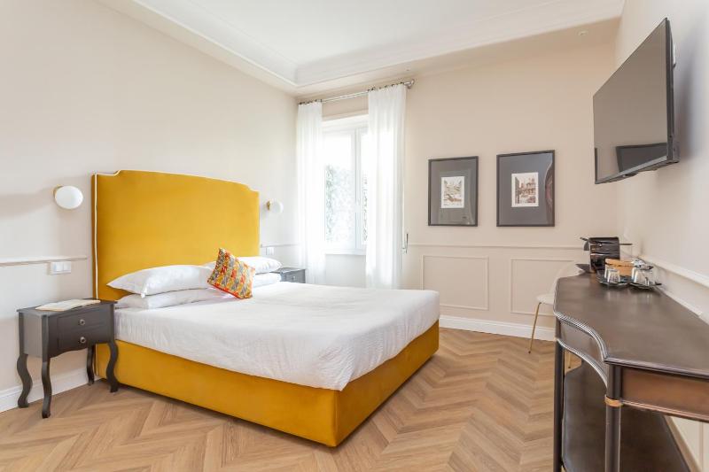 Double Room image 2