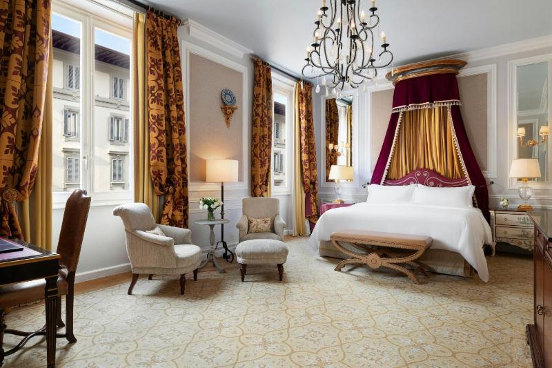 Premium, Guest room, 1 King image 3