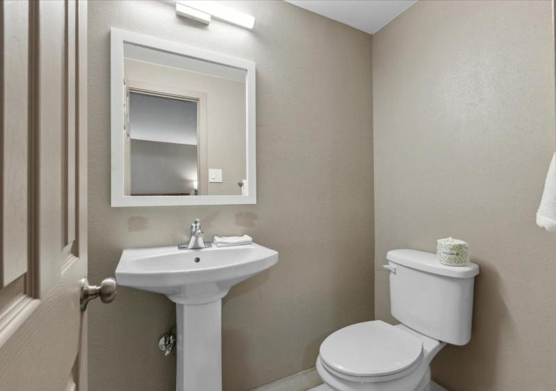 Small Double Room image 4