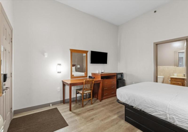 Queen Room image 1