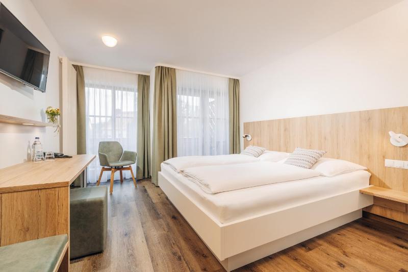 Double Room with Garden View image 1