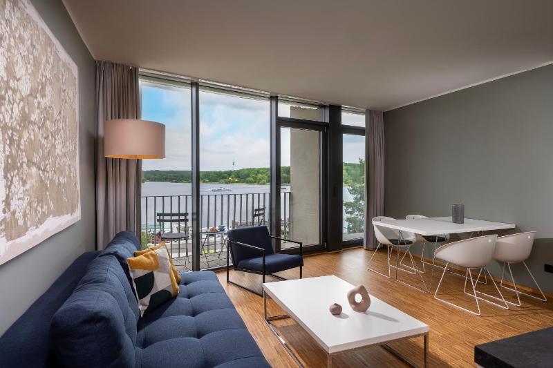 One-Bedroom Apartment with Lake View image 4