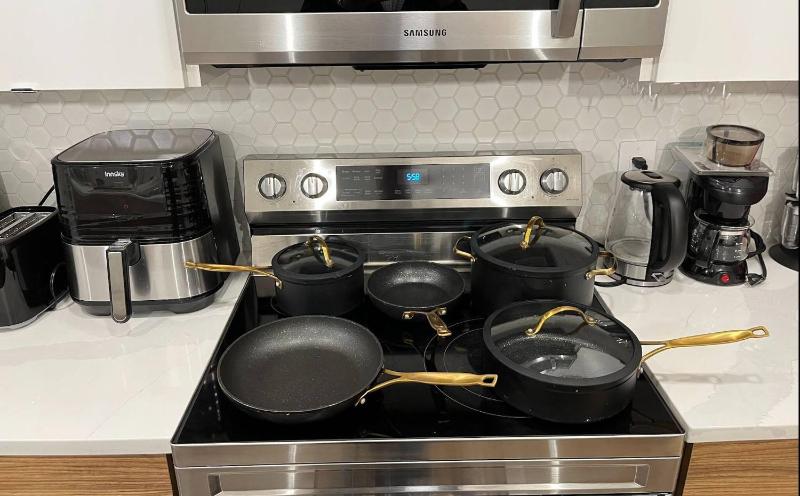 Full Luxury home 4 BD ACsleep 14BBQ 2V Garage - image 1