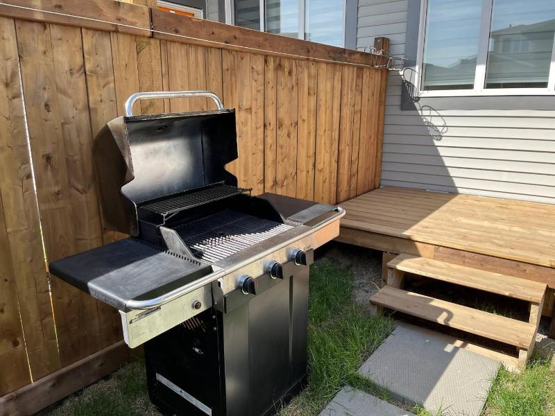 Full Luxury home 4 BD ACsleep 14BBQ 2V Garage - image 18