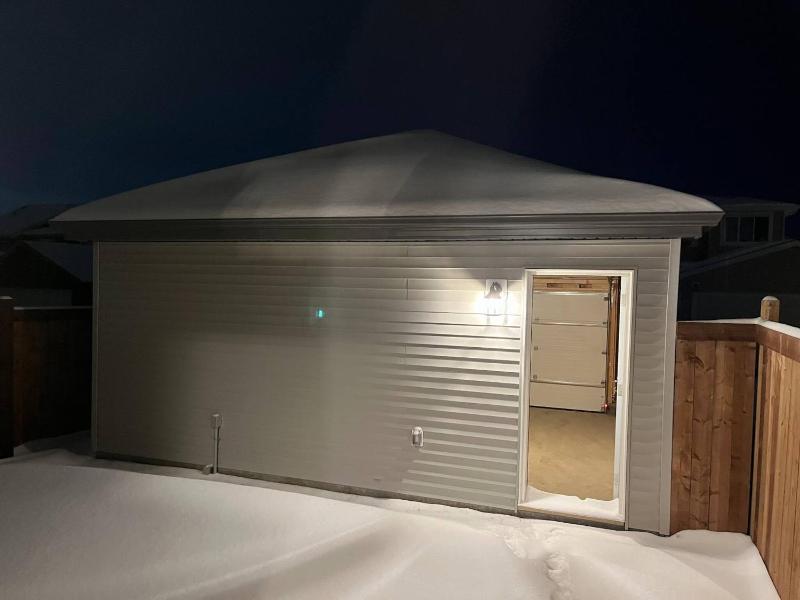 Full Luxury home 4 BD ACsleep 14BBQ 2V Garage - image 10