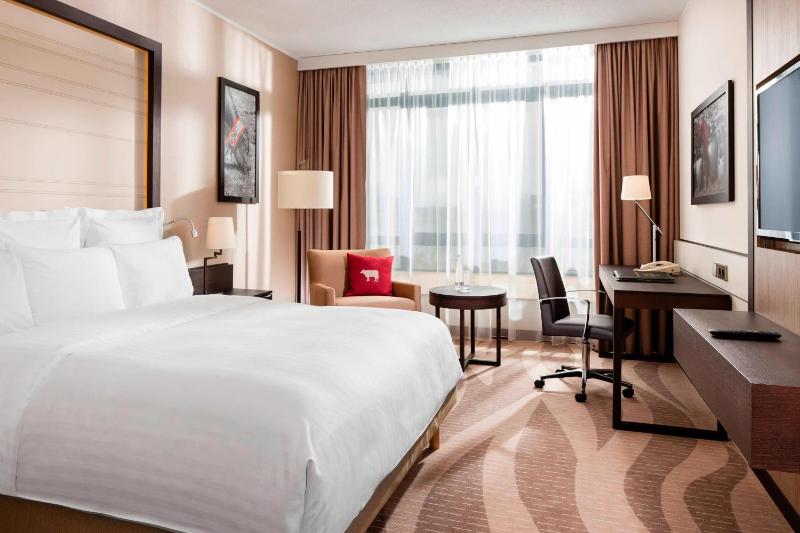 Executive Queen Room image 1