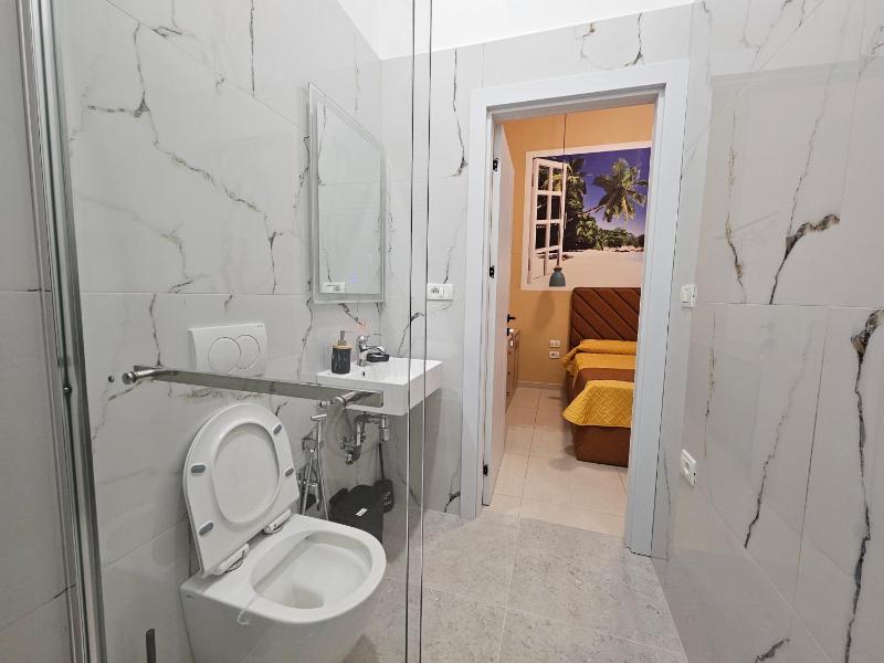 Darla's - 2 Bedroom Apartment in Durrës - image 11