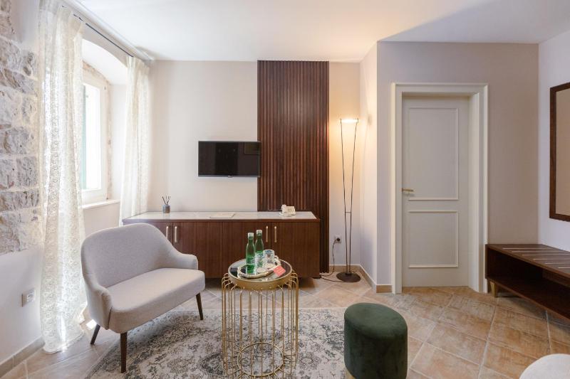 Suite with Sea View image 2
